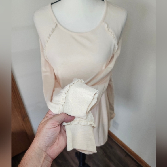 Lauren Conrad Ivory Ruffle Trim Raglan Shirt - Picture 3 of 6